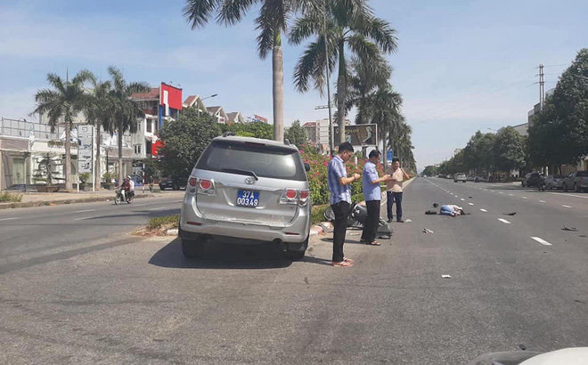UBKT Tỉnh ủy Nghệ An lên tiếng về việc 3 cán bộ đứng cầm điện thoại sau vụ tai nạn 1