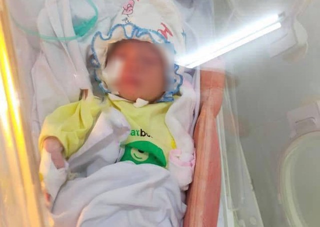 Vụ bé sơ sinh bị bỏ rơi ở khe tường: Tổ chức trao trả gia đình sau kết quả xét nghiệm ADN 1