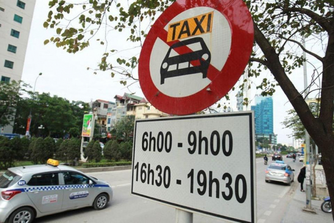 Hà Nội khôi phục lại biển cấm taxi, xe hợp đồng trên nhiều tuyến phố từ ngày mai 1