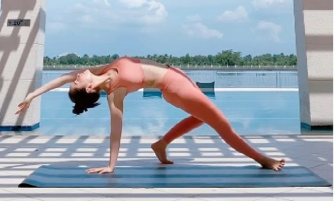 Chi Pu trình diễn yoga múa điêu luyện, khoe body nuột nà không chút mỡ thừa 1