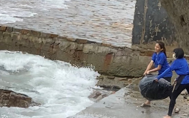Vụ nhân viên quán cafe ở Vũng Tàu kéo rác ném xuống biển: Chẳng khác nào tự đạp đổ bát cơm của mình 1