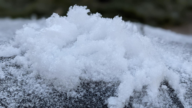 Dân mạng thi nhau chia sẻ hình ảnh băng tuyết phủ trắng xóa đỉnh Phia Oắc - Cao Bằng 4
