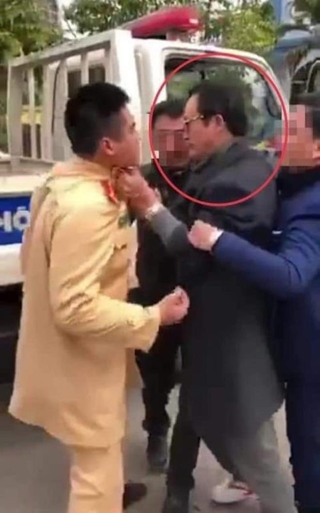 Chi Cục trưởng 'ma men' túm áo CSGT: Công an Tuyên Quang lý giải về mức phạt 3 triệu 1 Chi Cục trưởng 'ma men' túm áo CSGT: Công an Tuyên Quang lý giải về mức phạt 3 triệu 1
