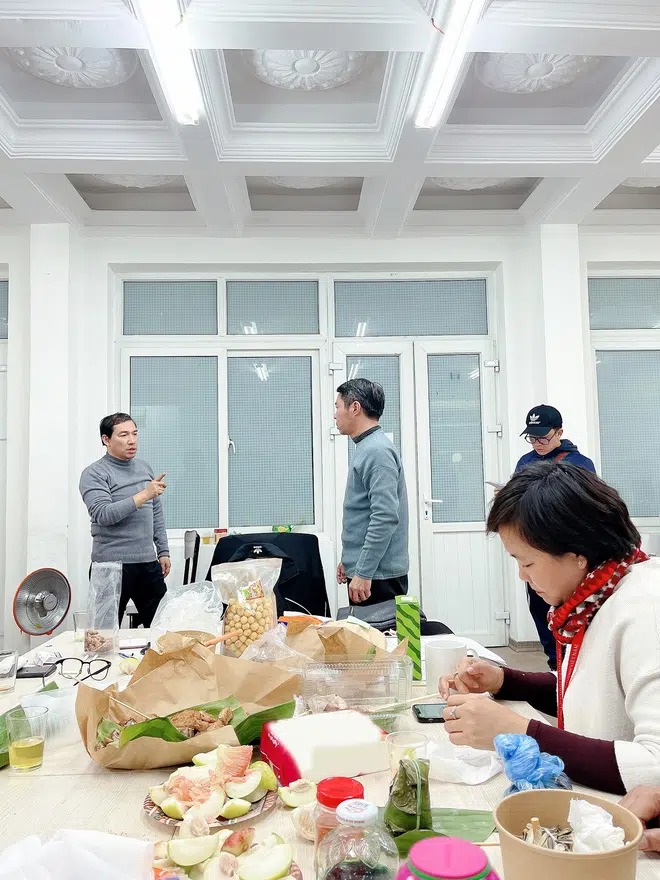 'Chị tế' Vân Dung chia sẻ hình ảnh bữa ăn 'đạm bạc' nhưng rất ấm áp của các Táo 2 'Chị tế' Vân Dung chia sẻ hình ảnh bữa ăn 'đạm bạc' nhưng rất ấm áp của các Táo 2