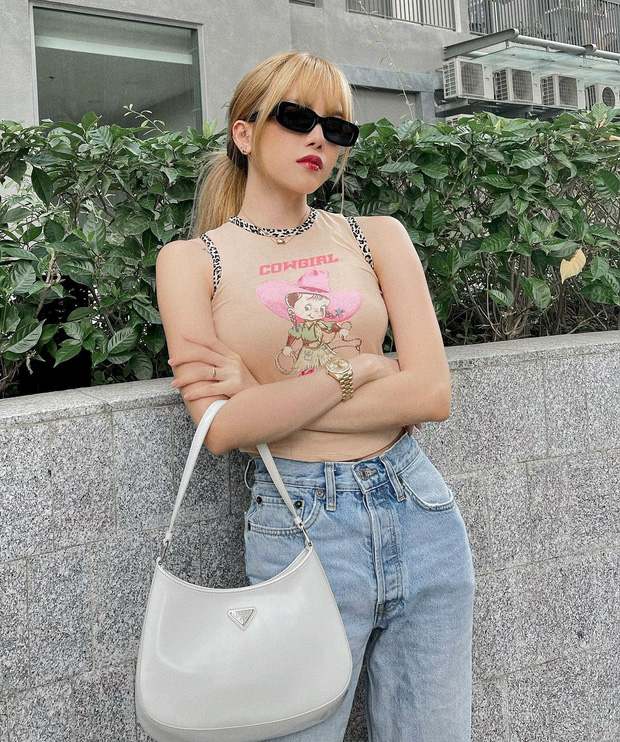 Sơn Tùng bị soi vẫn mang vật kỷ niệm gợi nhớ tới Thiều Bảo Trâm khi nói 'Thương em' trên sân khấu 2 Sơn Tùng bị soi vẫn mang vật kỷ niệm gợi nhớ tới Thiều Bảo Trâm khi nói 'Thương em' trên sân khấu 2