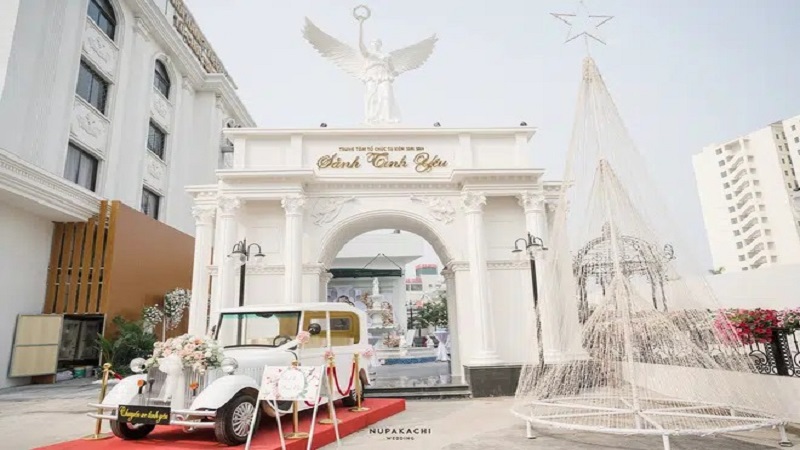 Bố cô dâu đầu tư hơn 30 tỷ để xây Sảnh Tình Yêu, tự tay thiết kế hôn lễ cho con gái 1 Bố cô dâu đầu tư hơn 30 tỷ để xây Sảnh Tình Yêu, tự tay thiết kế hôn lễ cho con gái 1