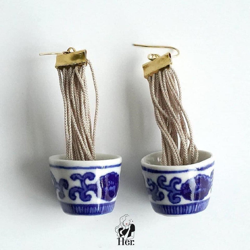 Đôi khuyên tai dành cho những cô nàng 'đam mê cúng bái' khiến dân tình dự đoán sẽ nổi như cồn trong dịp Tết 3 Đôi khuyên tai dành cho những cô nàng 'đam mê cúng bái' khiến dân tình dự đoán sẽ nổi như cồn trong dịp Tết 3