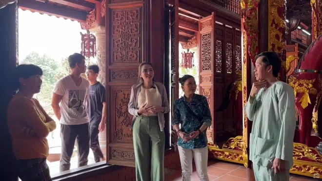 Hoài Linh hé lộ câu chuyện ly kỳ ở nhà thờ Tổ khiến hoa hậu Diễm Hương không khỏi ngạc nhiên 3 Hoài Linh hé lộ câu chuyện ly kỳ ở nhà thờ Tổ khiến hoa hậu Diễm Hương không khỏi ngạc nhiên 3