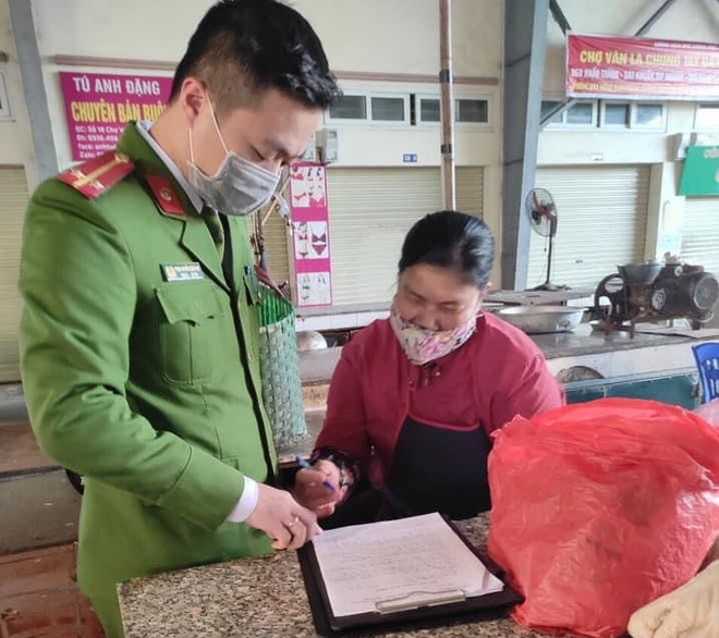 Hà Nội: 29 trường hợp không đeo khẩu trang nơi cộng cộng bị phạt gần 50 triệu đồng 2 Hà Nội: 29 trường hợp không đeo khẩu trang nơi cộng cộng bị phạt gần 50 triệu đồng 2