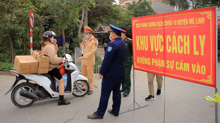 Hà Nội vận động người dân hạn chế di chuyển, không tổ chức liên hoan trong dịp Tết 2 Hà Nội vận động người dân hạn chế di chuyển, không tổ chức liên hoan trong dịp Tết 2