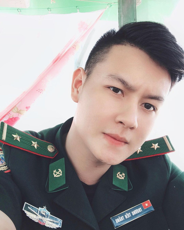 Chàng quân nhân soái ca đăng clip hát nhép mà ai cũng réo tên Quang Hải 2 Chàng quân nhân soái ca đăng clip hát nhép mà ai cũng réo tên Quang Hải 2