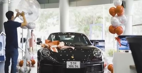 Con gái Minh Nhựa 'vung' hơn 7 tỷ đồng để đón Tết khiến dân tình trầm trồ 2 Con gái Minh Nhựa 'vung' hơn 7 tỷ đồng để đón Tết khiến dân tình trầm trồ 2