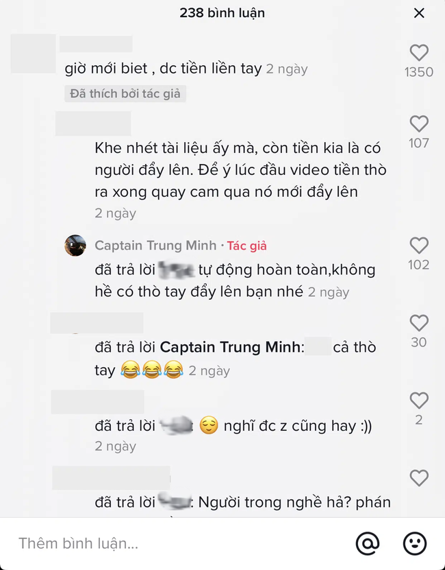 Clip máy bay tự động nhả tiền để trả lương cho phi công sau khi hạ cánh gây tranh cãi 2 Clip máy bay tự động nhả tiền để trả lương cho phi công sau khi hạ cánh gây tranh cãi 2