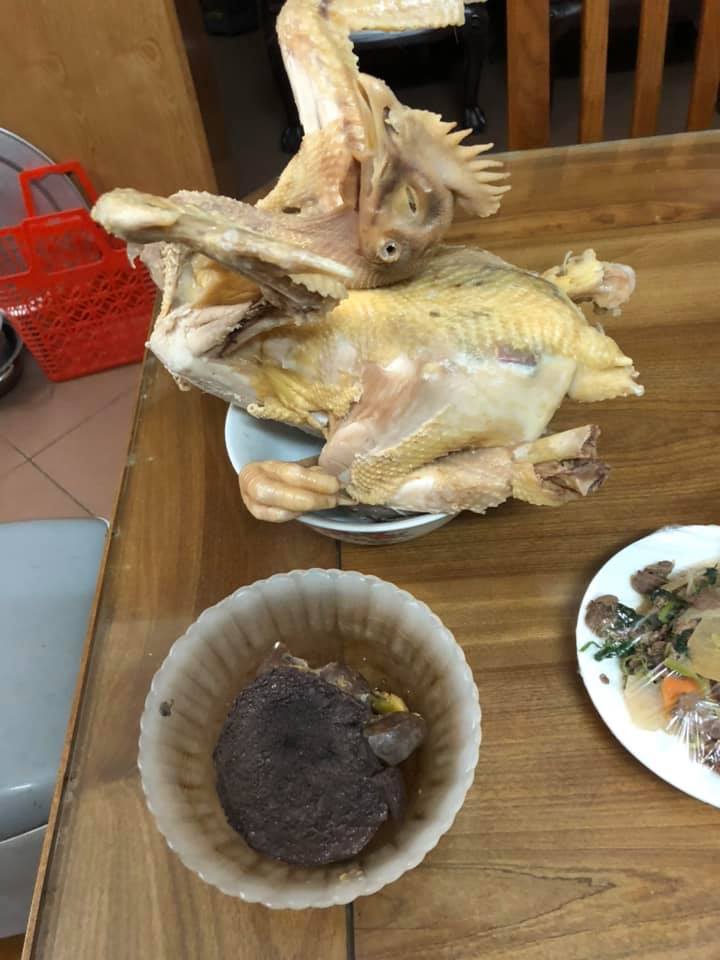 Hội gái đoảng khoe loạt tác phẩm gà luộc cúng giao thừa khiến dân tình không thể nhịn cười 4 Hội gái đoảng khoe loạt tác phẩm gà luộc cúng giao thừa khiến dân tình không thể nhịn cười 4