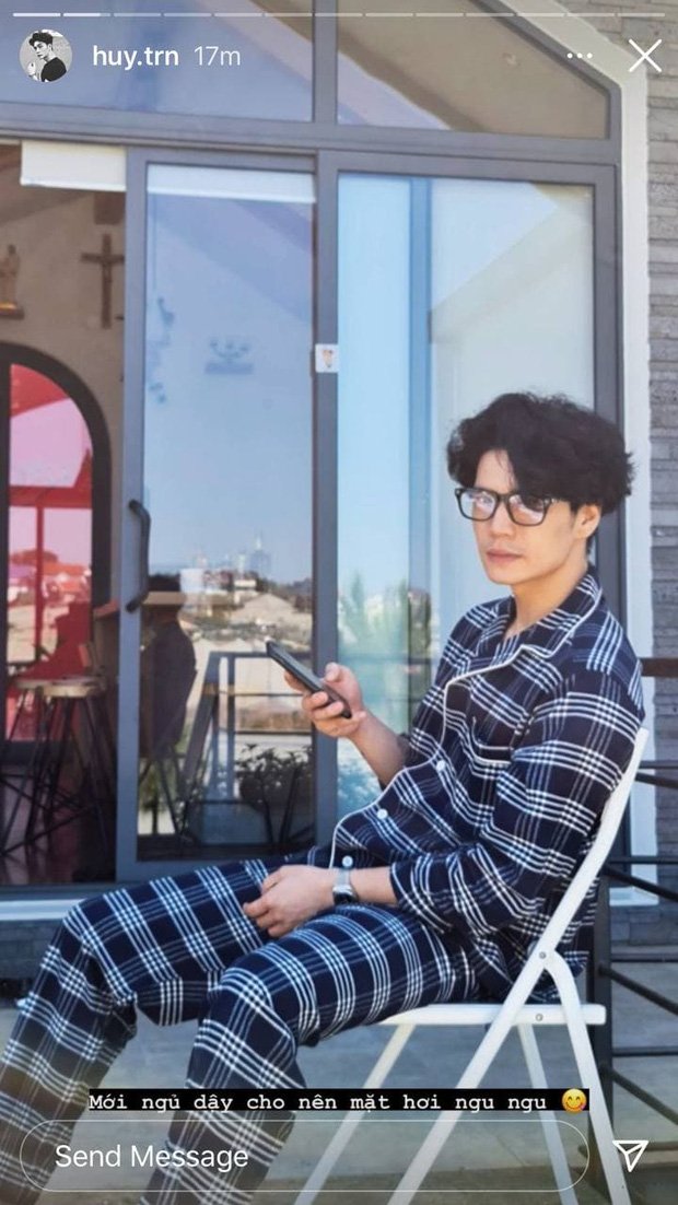 Vừa về quê Ngô Thanh Vân ăn Tết, Huy Trần đã có động thái ngầm khẳng định chủ quyền 1 Vừa về quê Ngô Thanh Vân ăn Tết, Huy Trần đã có động thái ngầm khẳng định chủ quyền 1
