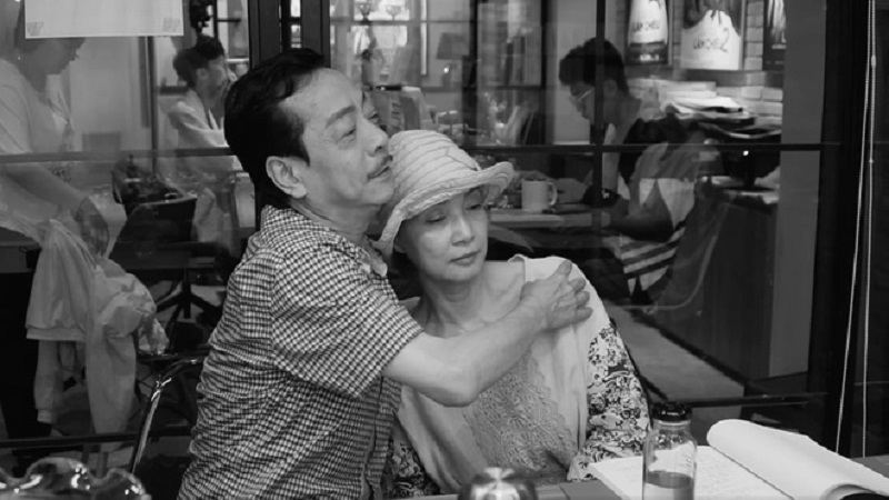 Xúc động hình ảnh của NSND Hoàng Dũng trong bộ phim 'Gái già lắm chiêu V' 1 Xúc động hình ảnh của NSND Hoàng Dũng trong bộ phim 'Gái già lắm chiêu V' 1