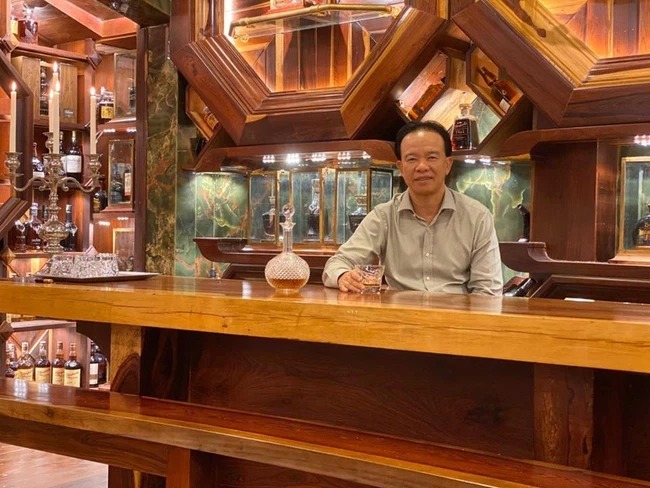 Xôn xao thông tin đại gia Việt chi hơn 30 tỷ đồng để sở hữu chai rượu đắt nhất nhì thế giới 3 Xôn xao thông tin đại gia Việt chi hơn 30 tỷ đồng để sở hữu chai rượu đắt nhất nhì thế giới 3