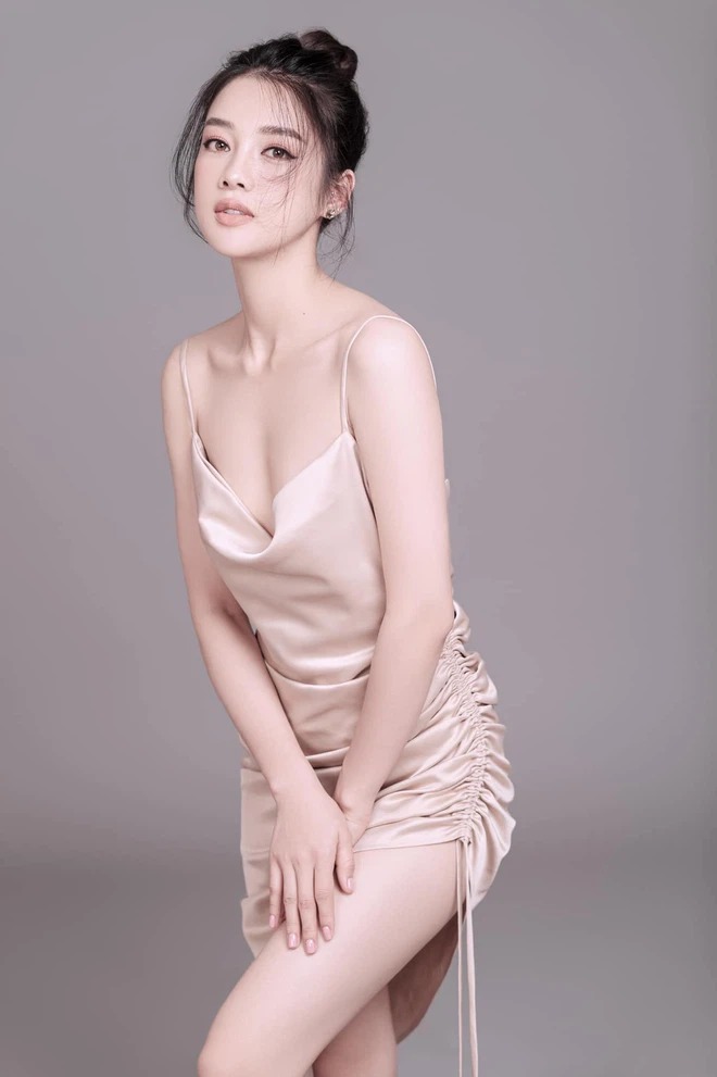 Không chịu thua chị kém em, 'nàng Kiều' Tuyên Quang khoe body nóng bỏng khó rời mắt 4 Không chịu thua chị kém em, 'nàng Kiều' Tuyên Quang khoe body nóng bỏng khó rời mắt 4
