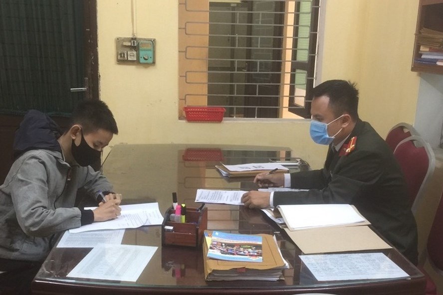 Đi bán thịt lợn khi đang cách ly, người phụ nữ ở Cẩm Giàng bị xử phạt 2 Đi bán thịt lợn khi đang cách ly, người phụ nữ ở Cẩm Giàng bị xử phạt 2