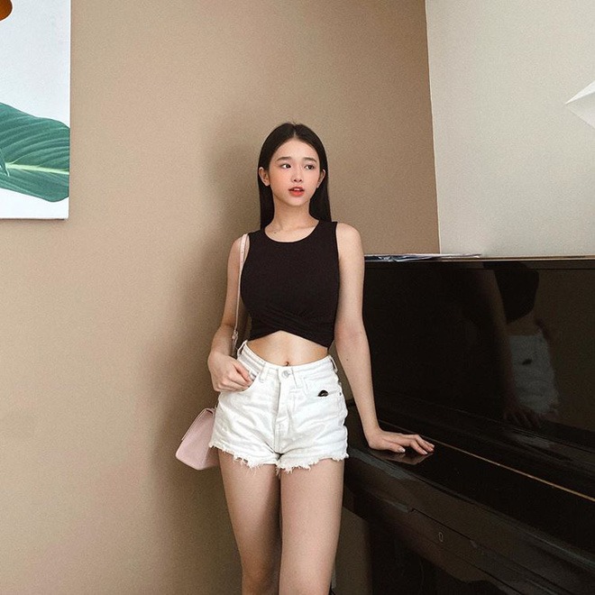 Khoe giảm còn 39kg, Linh Ka khiến dân tình hú hồn đôi chân dài siêu thực 3 Khoe giảm còn 39kg, Linh Ka khiến dân tình hú hồn đôi chân dài siêu thực 3