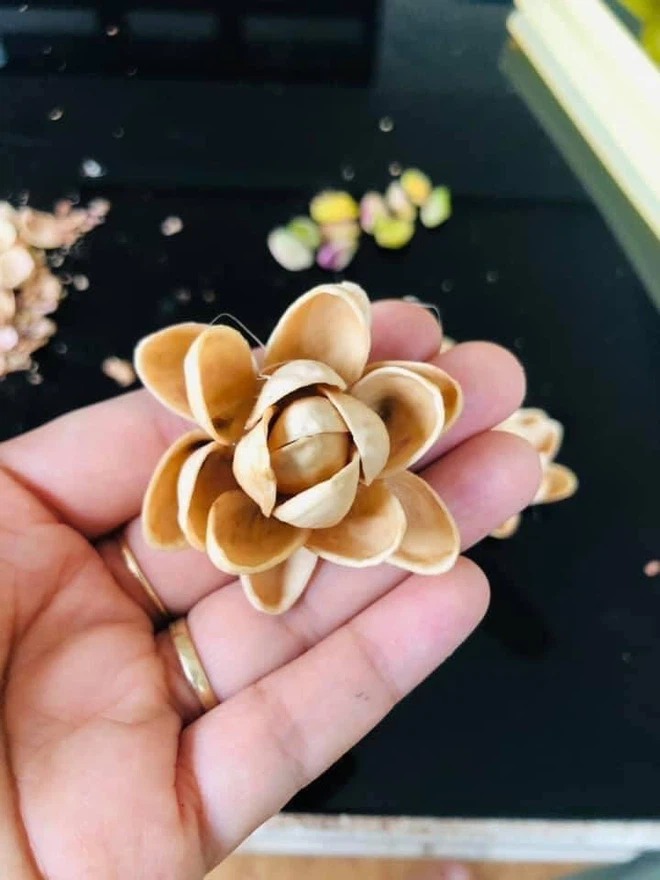 Gái đảm Hà thành khoe cành hoa nhỏ xinh được sáng tạo từ nguyên liệu ít ai nghĩ đến 2 Gái đảm Hà thành khoe cành hoa nhỏ xinh được sáng tạo từ nguyên liệu ít ai nghĩ đến 2