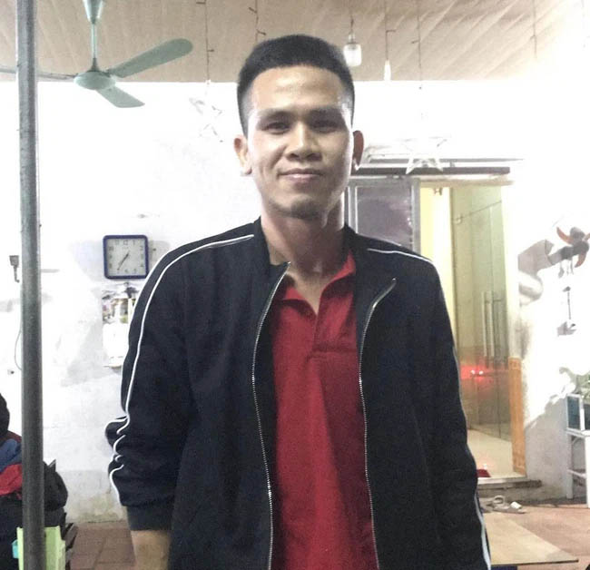 Khoảnh khắc nam tài xế phản xạ xuất thần, đỡ được bé gái 3 tuổi rơi từ tầng 13 chung cư 2 Khoảnh khắc nam tài xế phản xạ xuất thần, đỡ được bé gái 3 tuổi rơi từ tầng 13 chung cư 2
