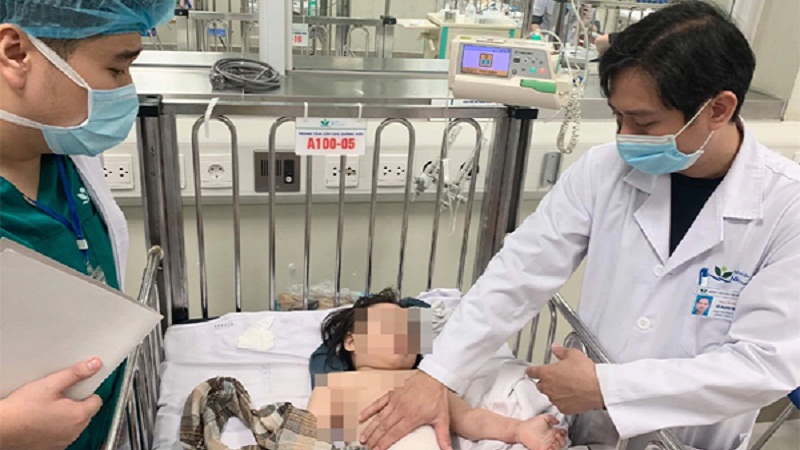Thủ tướng gửi thư biểu dương 'người vận chuyển' xả thân cứu bé gái 3 tuổi rơi từ tầng 13 chung cư 2 Thủ tướng gửi thư biểu dương 'người vận chuyển' xả thân cứu bé gái 3 tuổi rơi từ tầng 13 chung cư 2