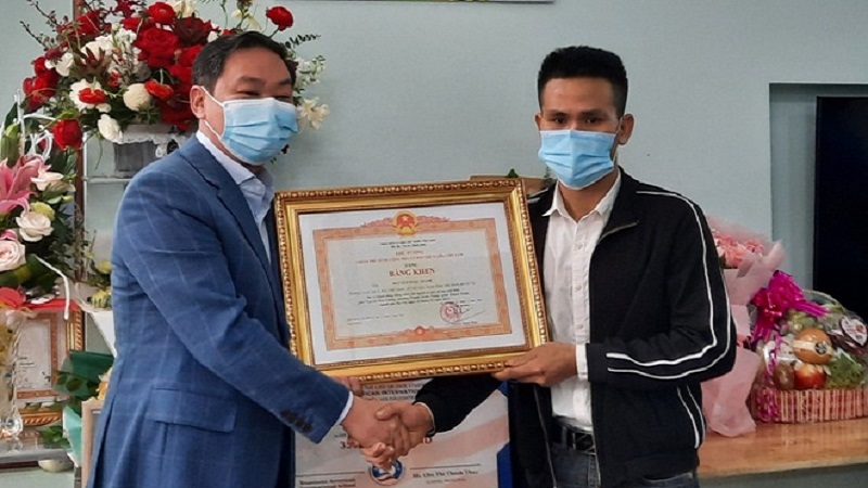 Hình ảnh bé gái rơi từ tầng 13 chung cư ở Hà Nội bị đem ra làm quảng cáo bán hàng gây phẫn nộ 3 Hình ảnh bé gái rơi từ tầng 13 chung cư ở Hà Nội bị đem ra làm quảng cáo bán hàng gây phẫn nộ 3