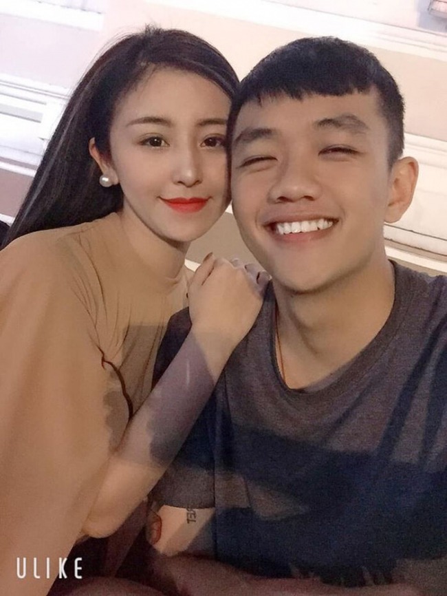 Hiếm khi lộ ảnh hở bạo, 'hot girl bánh tráng trộn' Đà Lạt lại gây 'bão' sau 8 năm nổi tiếng 8 Hiếm khi lộ ảnh hở bạo, 'hot girl bánh tráng trộn' Đà Lạt lại gây 'bão' sau 8 năm nổi tiếng 8