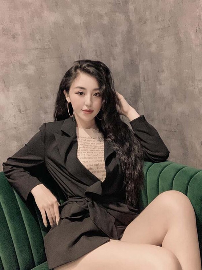 Hiếm khi lộ ảnh hở bạo, 'hot girl bánh tráng trộn' Đà Lạt lại gây 'bão' sau 8 năm nổi tiếng 7 Hiếm khi lộ ảnh hở bạo, 'hot girl bánh tráng trộn' Đà Lạt lại gây 'bão' sau 8 năm nổi tiếng 7