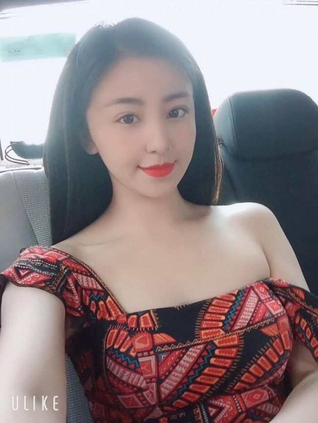 Hiếm khi lộ ảnh hở bạo, 'hot girl bánh tráng trộn' Đà Lạt lại gây 'bão' sau 8 năm nổi tiếng 6 Hiếm khi lộ ảnh hở bạo, 'hot girl bánh tráng trộn' Đà Lạt lại gây 'bão' sau 8 năm nổi tiếng 6