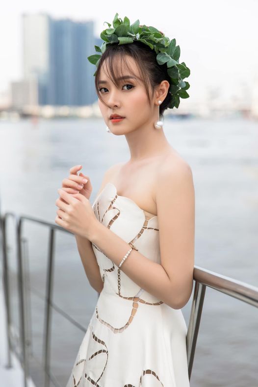 Vừa được trai đẹp tặng vàng thỏi, Midu vẫn bị cà khịa 'thành công, xinh đẹp mà vẫn ế chồng' 5 Vừa được trai đẹp tặng vàng thỏi, Midu vẫn bị cà khịa 'thành công, xinh đẹp mà vẫn ế chồng' 5