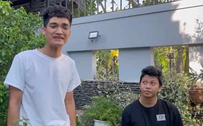 Mạc Văn Khoa: Bố mẹ tôi cũng bất ngờ trước thông tin con trai mua được biệt thự 50 tỷ 3 Mạc Văn Khoa: Bố mẹ tôi cũng bất ngờ trước thông tin con trai mua được biệt thự 50 tỷ 3