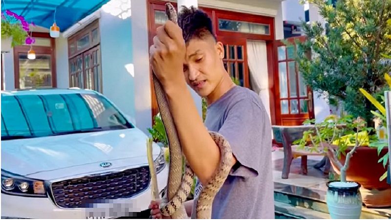 Mạc Văn Khoa khoái chí khi tay không khống chế 'Bé Na' đột nhập biệt thự 50 tỷ 2 Mạc Văn Khoa khoái chí khi tay không khống chế 'Bé Na' đột nhập biệt thự 50 tỷ 2