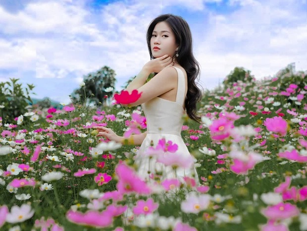 Bị Trường Giang, Tiến Luật 'dìm' nhan sắc tơi tả, Lâm Vỹ Dạ quyết phục thù trong loạt ảnh mới 1 Bị Trường Giang, Tiến Luật 'dìm' nhan sắc tơi tả, Lâm Vỹ Dạ quyết phục thù trong loạt ảnh mới 1