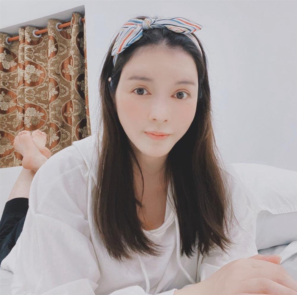 Lý Nhã Kỳ 'cưa sừng làm nghé' ngày 8/3 khiến người hâm mộ suýt không nhận ra 4 Lý Nhã Kỳ 'cưa sừng làm nghé' ngày 8/3 khiến người hâm mộ suýt không nhận ra 4