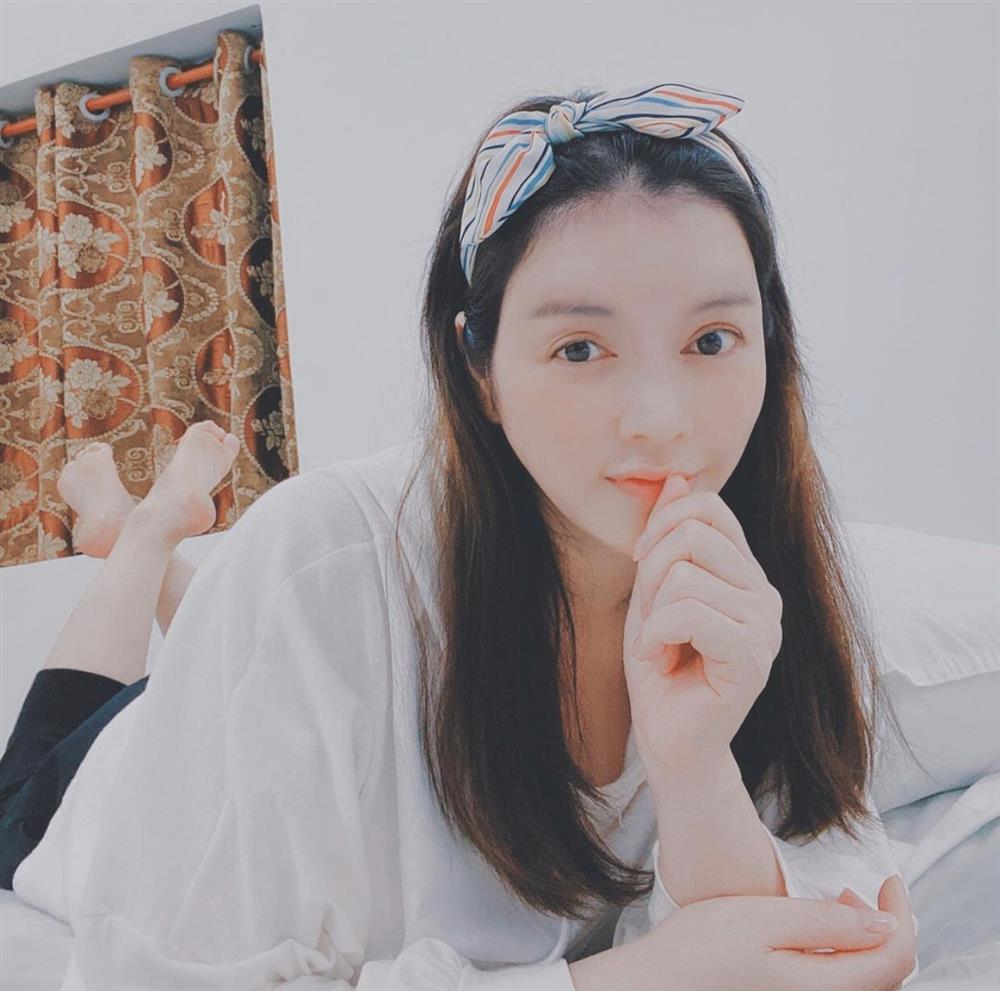 Lý Nhã Kỳ 'cưa sừng làm nghé' ngày 8/3 khiến người hâm mộ suýt không nhận ra 1 Lý Nhã Kỳ 'cưa sừng làm nghé' ngày 8/3 khiến người hâm mộ suýt không nhận ra 1