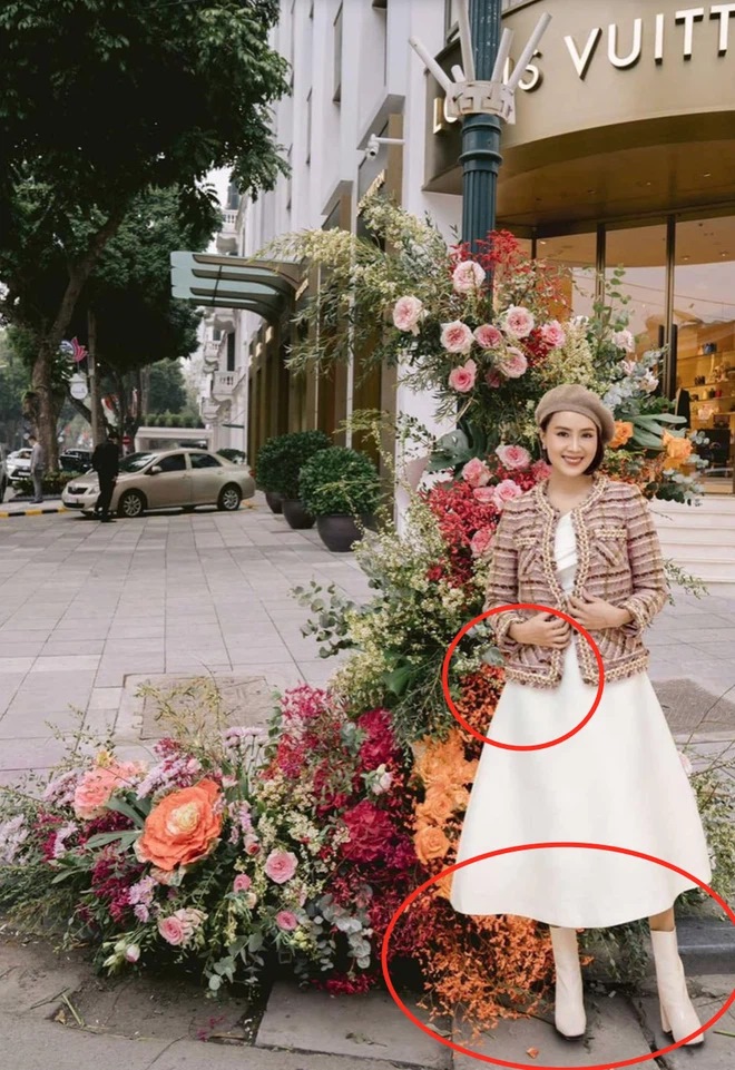 Hồng Diễm - Bảo Thanh nghĩ ra cách 'sống ảo' bên cột đèn hoa 8/3 mà không hề tốn sức 4 Hồng Diễm - Bảo Thanh nghĩ ra cách 'sống ảo' bên cột đèn hoa 8/3 mà không hề tốn sức 4