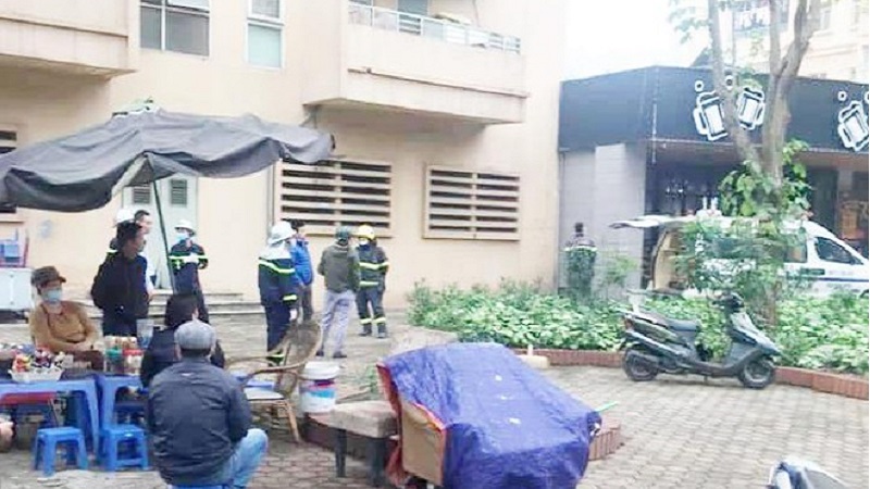 Hà Nội: Nữ sinh lớp 10 nghi trầm cảm, rơi từ tầng cao chung cư xuống mái tôn 1 Hà Nội: Nữ sinh lớp 10 nghi trầm cảm, rơi từ tầng cao chung cư xuống mái tôn 1