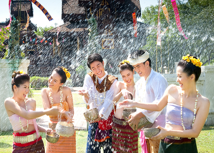 Thái Lan tuyên bố lễ hội té nước Songkran vẫn được tổ chức bất chấp Covid-19 2 Thái Lan tuyên bố lễ hội té nước Songkran vẫn được tổ chức bất chấp Covid-19 2