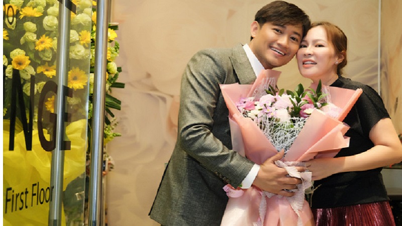 Làm thơ 'con cóc' đáp lễ Quý Bình ngày 8/3, nữ đại gia U50 chốt câu cuối khiến nhà chồng háo hức chờ tin vui 3 Làm thơ 'con cóc' đáp lễ Quý Bình ngày 8/3, nữ đại gia U50 chốt câu cuối khiến nhà chồng háo hức chờ tin vui 3