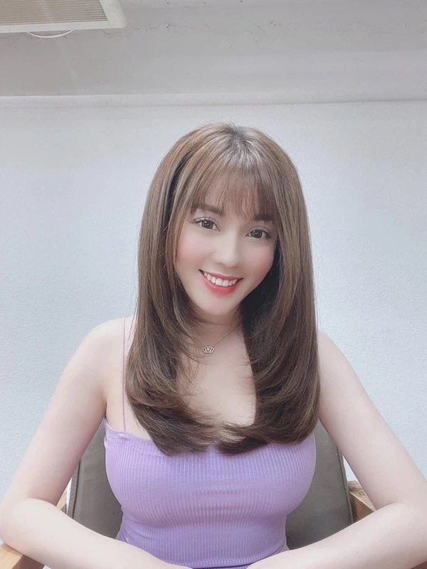 Chỉ thay đổi kiểu tóc sương sương, nữ giảng viên Âu Hà My suýt khiến nhiều người không nhân ra 4 Chỉ thay đổi kiểu tóc sương sương, nữ giảng viên Âu Hà My suýt khiến nhiều người không nhân ra 4