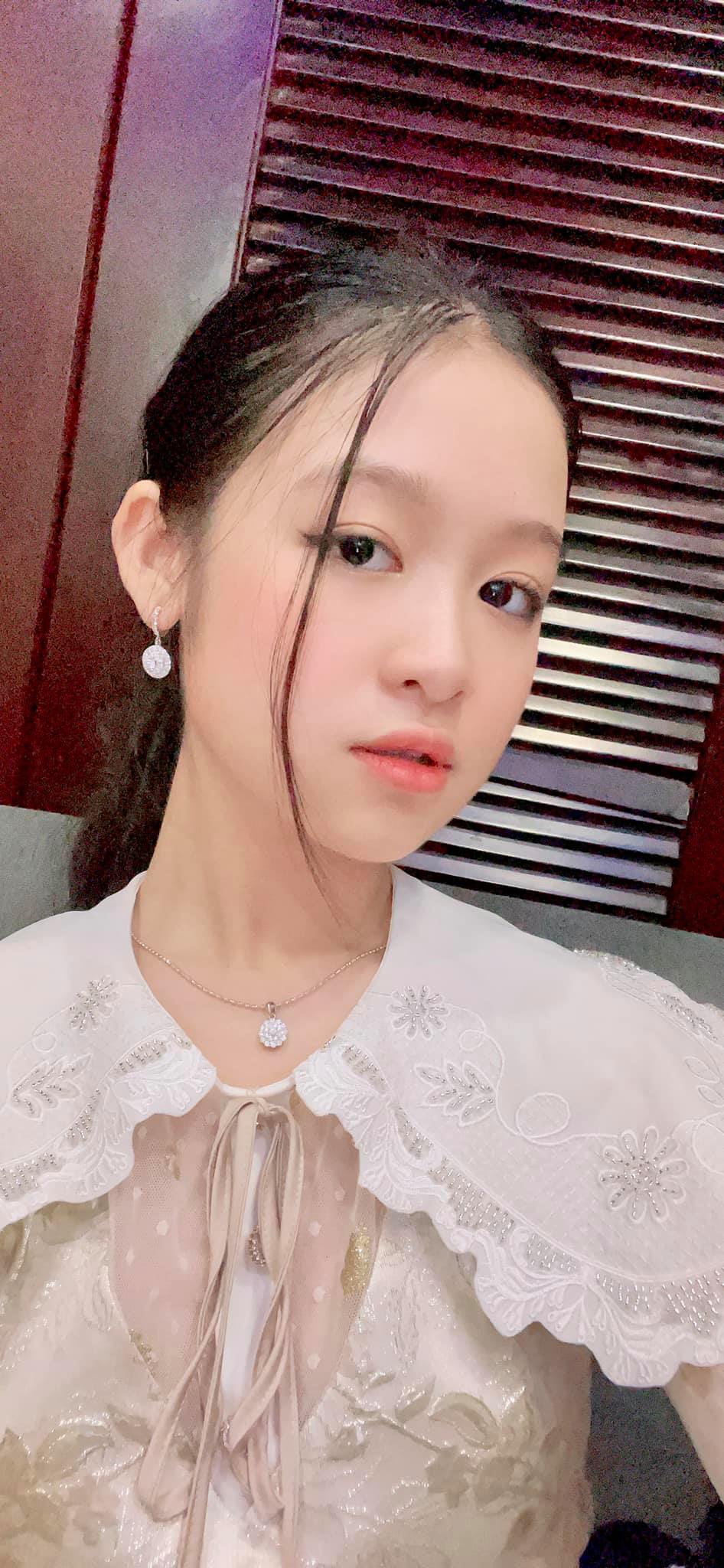 Hoa khôi nhí Tây đô 13 tuổi mua chung cư cao cấp ở Sài Gòn tặng mẹ khiến dân tình trầm trồ 1 Hoa khôi nhí Tây đô 13 tuổi mua chung cư cao cấp ở Sài Gòn tặng mẹ khiến dân tình trầm trồ 1