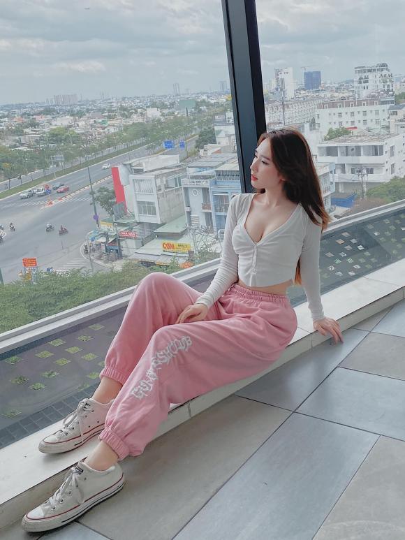 Bạn gái cũ hot girl của thủ môn Bùi Tiến Dũng rơi vào tình huống 'dở khóc dở cười' 2 Bạn gái cũ hot girl của thủ môn Bùi Tiến Dũng rơi vào tình huống 'dở khóc dở cười' 2