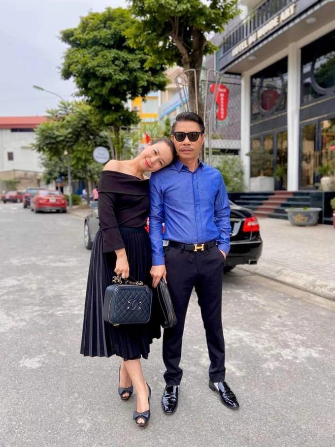 Dát toàn đồ hiệu trong 'Hướng dương ngược nằng', NSND Công Lý lo tiền cát xê không đủ trả 5 Dát toàn đồ hiệu trong 'Hướng dương ngược nằng', NSND Công Lý lo tiền cát xê không đủ trả 5