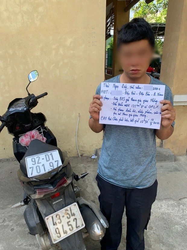 Đà Nẵng: Thanh niên dùng biển giả chuyên đi sàm sỡ nữ sinh, cô giáo trên đường phố 1