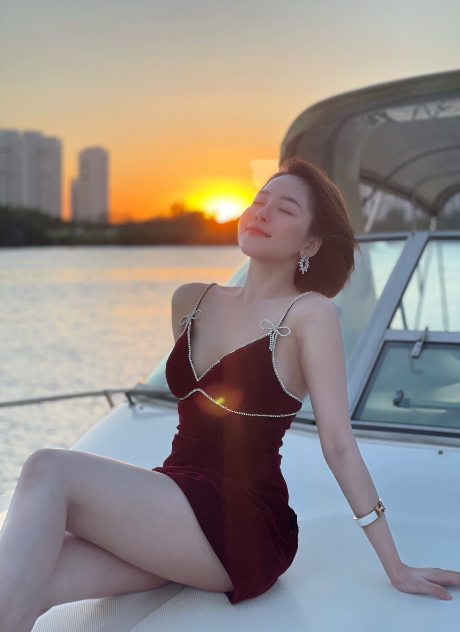 Đổi style bánh bèo với thần thái xinh đẹp khó cưỡng, hot girl Trâm Anh lại bị gợi chuyện cũ 1 Đổi style bánh bèo với thần thái xinh đẹp khó cưỡng, hot girl Trâm Anh lại bị gợi chuyện cũ 1