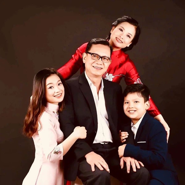 Đời tư đáng ngưỡng mộ của người đàn ông lạnh lùng, si tình nhất trong Hướng dương ngược nắng 8 Đời tư đáng ngưỡng mộ của người đàn ông lạnh lùng, si tình nhất trong Hướng dương ngược nắng 8