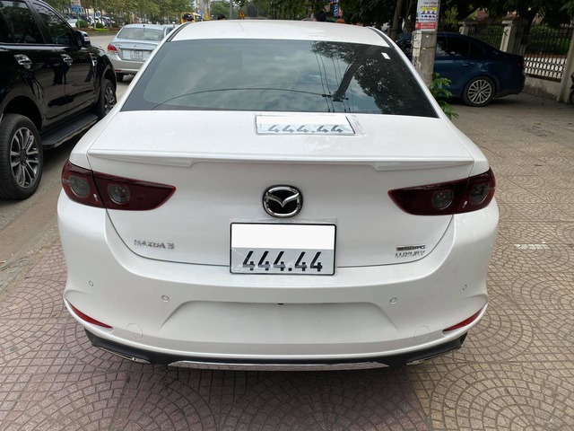 Vừa bốc được biển ngũ quý 444.44, chủ nhân Mazda3 đã có người mạnh dạn mua lại với giá 2,5 tỷ 2 Vừa bốc được biển ngũ quý 444.44, chủ nhân Mazda3 đã có người mạnh dạn mua lại với giá 2,5 tỷ 2