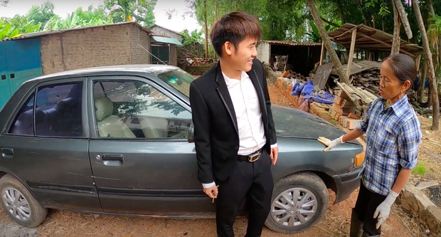 Hưng Vlog từng 2 lần bị mời l;àm việc về những clip có nội dung nhảm nhí. Ảnh: FB Hưng Vlog từng 2 lần bị mời l;àm việc về những clip có nội dung nhảm nhí. Ảnh: FB